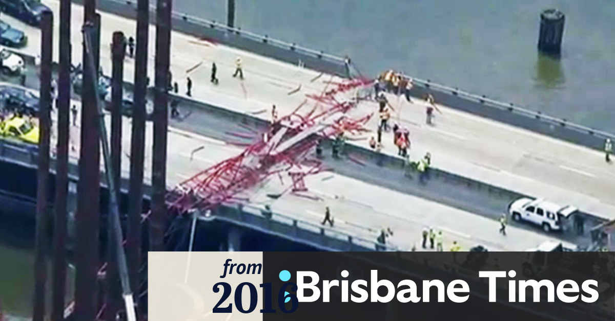 Video Crane collapses on New York bridge